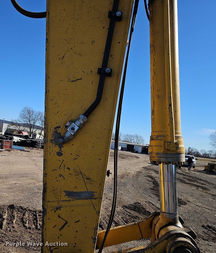 image for item FN5577 2019 Komatsu PC490LC-11 excavator