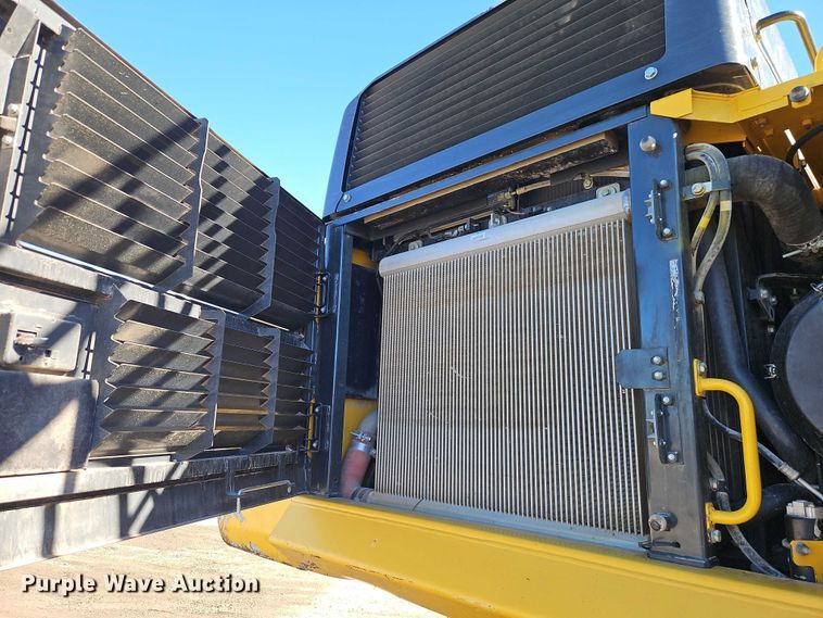 image for item FN5577 2019 Komatsu PC490LC-11 excavator