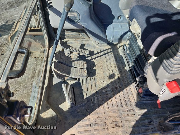 image for item FN5577 2019 Komatsu PC490LC-11 excavator