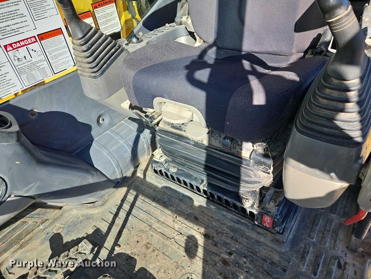 image for item FN5577 2019 Komatsu PC490LC-11 excavator