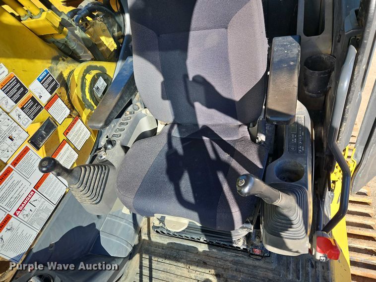 image for item FN5577 2019 Komatsu PC490LC-11 excavator