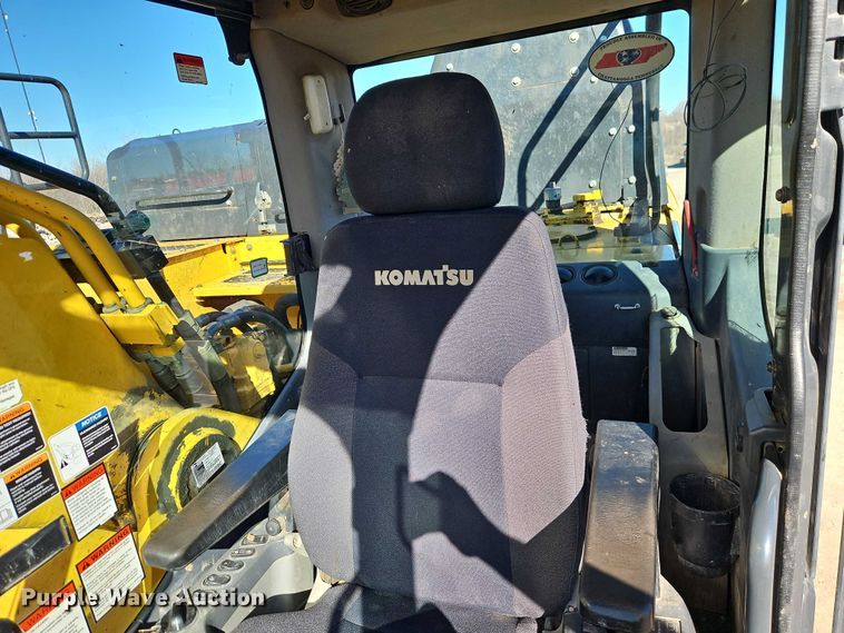 image for item FN5577 2019 Komatsu PC490LC-11 excavator