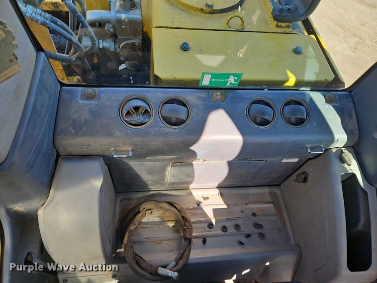 image for item FN5577 2019 Komatsu PC490LC-11 excavator