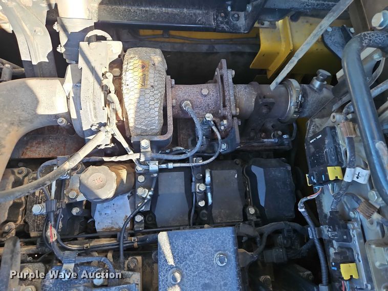 image for item FN5577 2019 Komatsu PC490LC-11 excavator