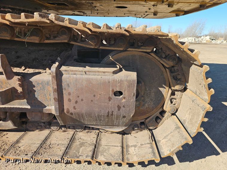 image for item FN5577 2019 Komatsu PC490LC-11 excavator