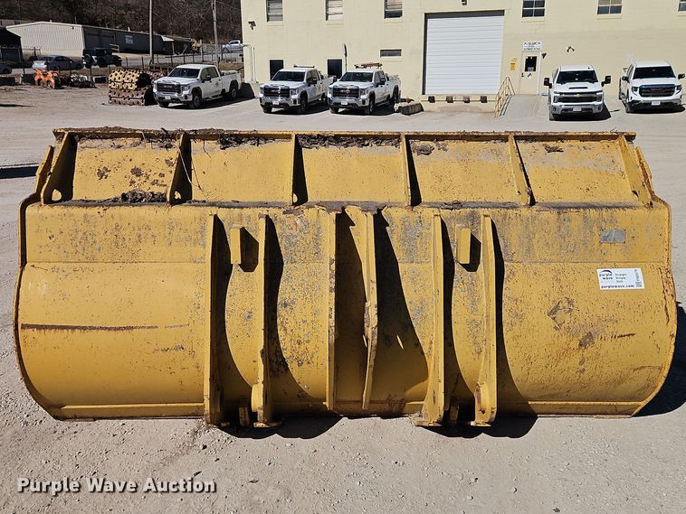image for item FN5579 Wheel loader bucket