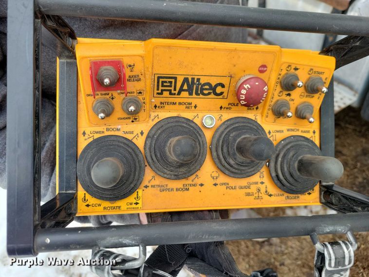 image for item NK9825 2013 Freightliner  M2 digger derrick truck