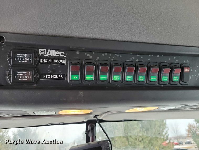 image for item NK9825 2013 Freightliner  M2 digger derrick truck