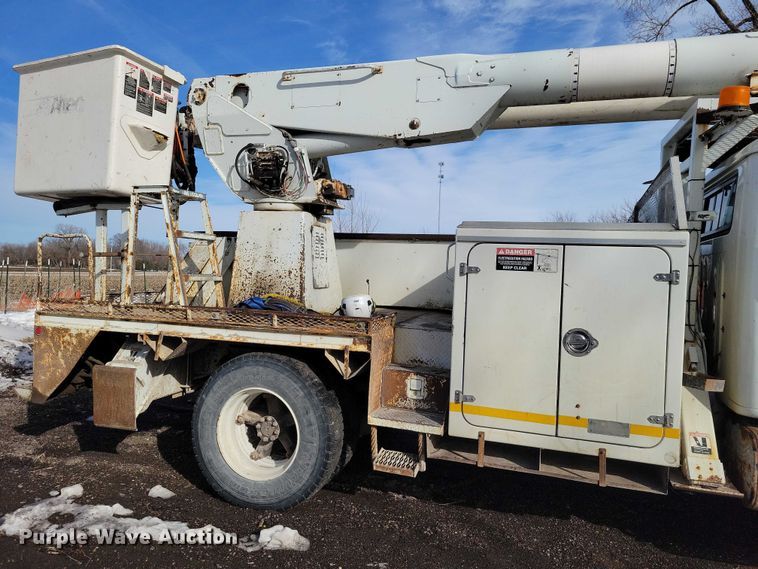 image for item NK9839 1995 International 4700 bucket truck