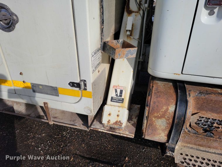 image for item NK9839 1995 International 4700 bucket truck