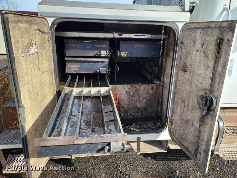 image for item NK9839 1995 International 4700 bucket truck