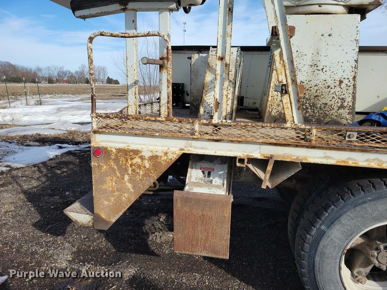 image for item NK9839 1995 International 4700 bucket truck