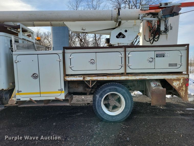 image for item NK9839 1995 International 4700 bucket truck