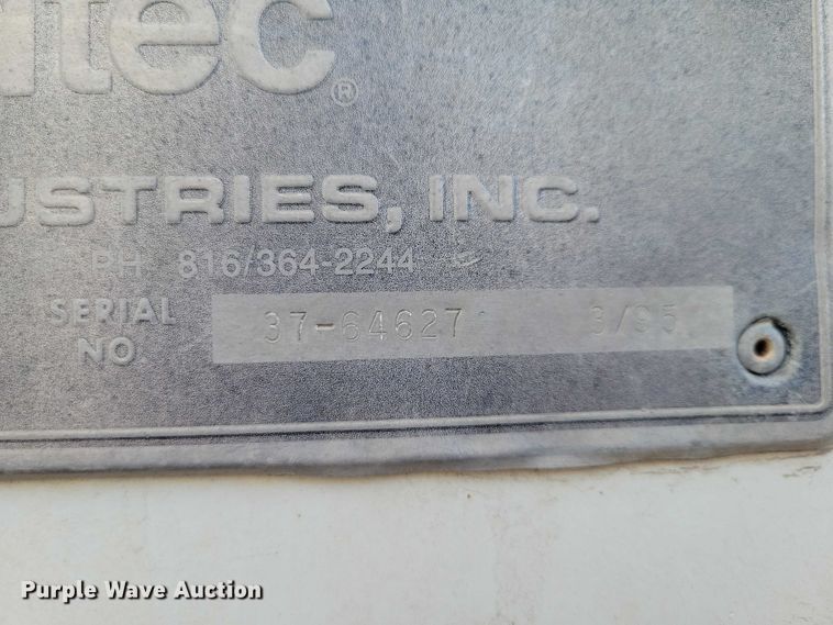 image for item NK9839 1995 International 4700 bucket truck