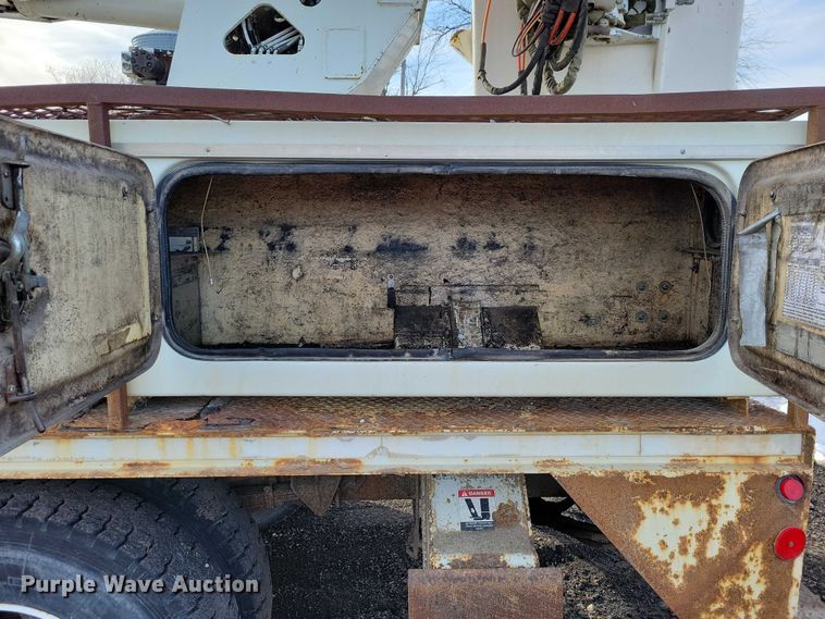 image for item NK9839 1995 International 4700 bucket truck