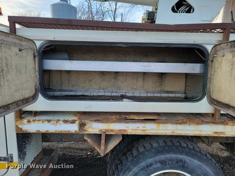 image for item NK9839 1995 International 4700 bucket truck