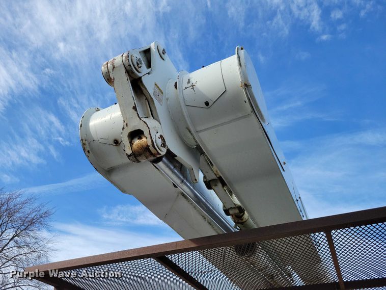 image for item NK9839 1995 International 4700 bucket truck