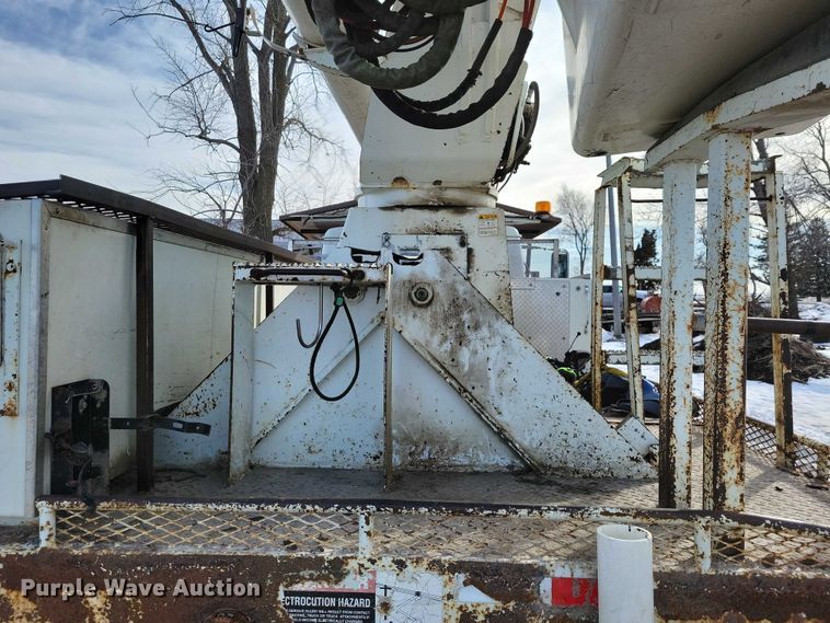 image for item NK9839 1995 International 4700 bucket truck