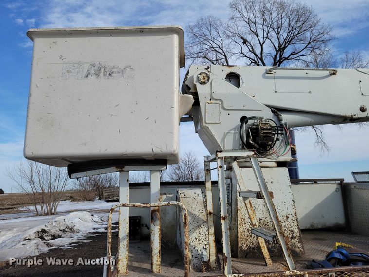 image for item NK9839 1995 International 4700 bucket truck