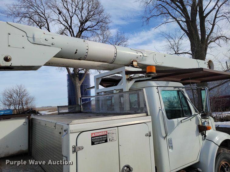 image for item NK9839 1995 International 4700 bucket truck