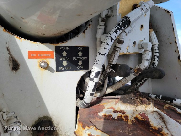 image for item NK9839 1995 International 4700 bucket truck