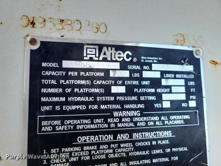 image for item NK9839 1995 International 4700 bucket truck