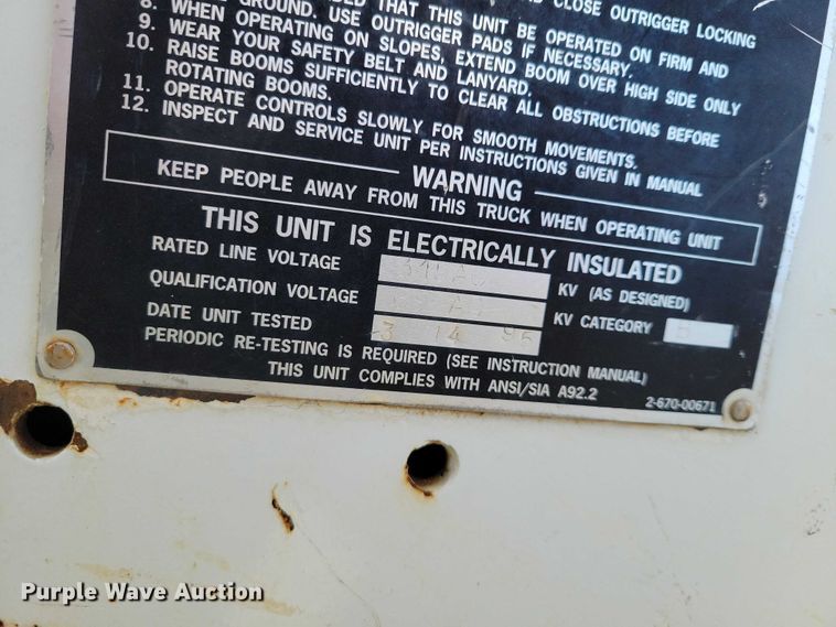 image for item NK9839 1995 International 4700 bucket truck