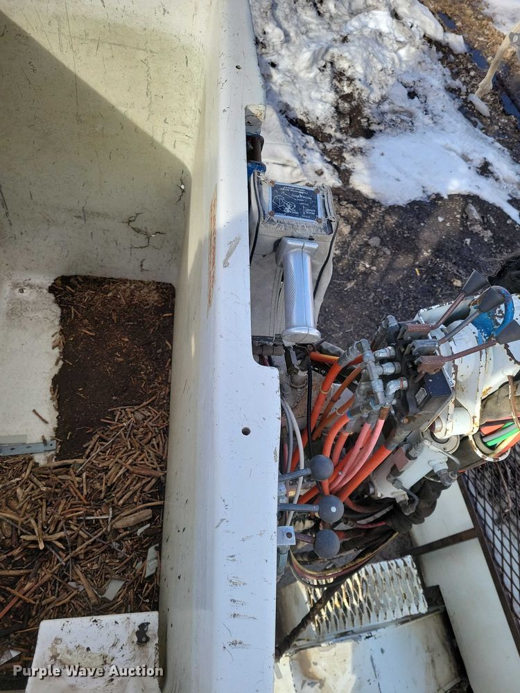 image for item NK9839 1995 International 4700 bucket truck