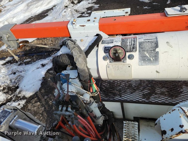 image for item NK9839 1995 International 4700 bucket truck