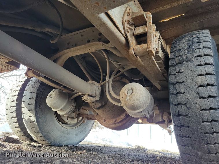 image for item NK9839 1995 International 4700 bucket truck