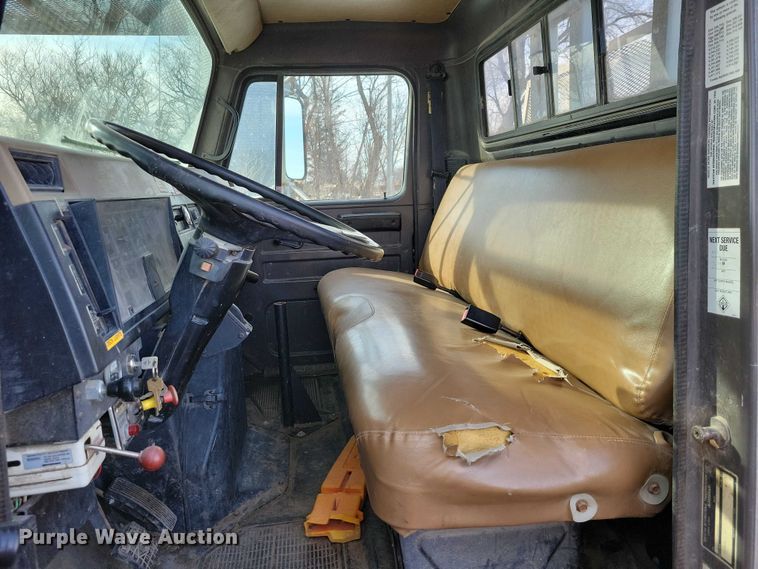 image for item NK9839 1995 International 4700 bucket truck