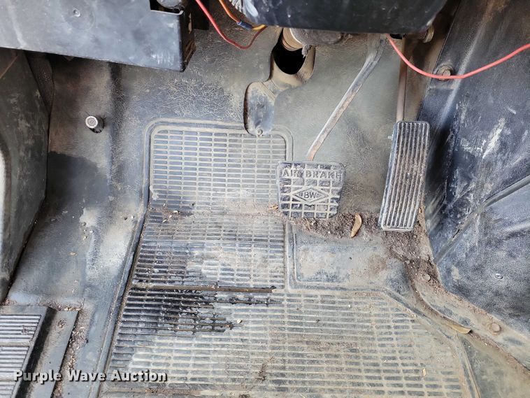 image for item NK9839 1995 International 4700 bucket truck