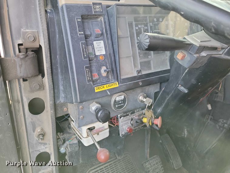 image for item NK9839 1995 International 4700 bucket truck