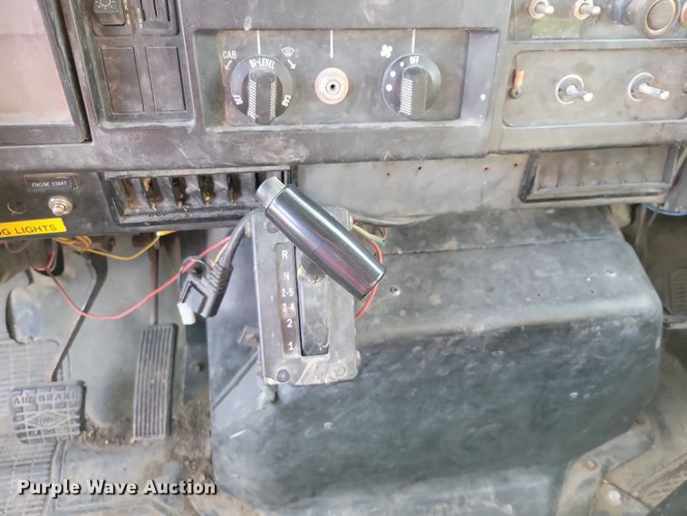 image for item NK9839 1995 International 4700 bucket truck