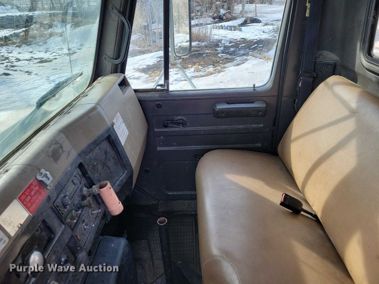 image for item NK9839 1995 International 4700 bucket truck