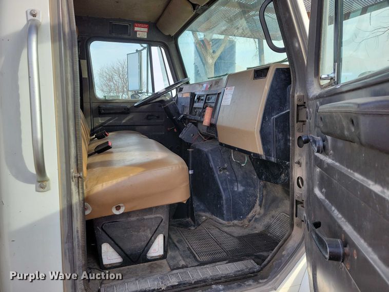 image for item NK9839 1995 International 4700 bucket truck