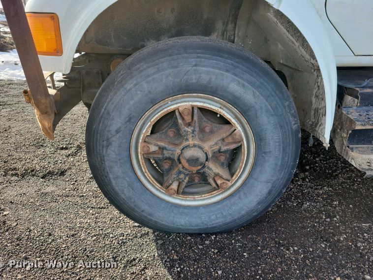 image for item NK9839 1995 International 4700 bucket truck