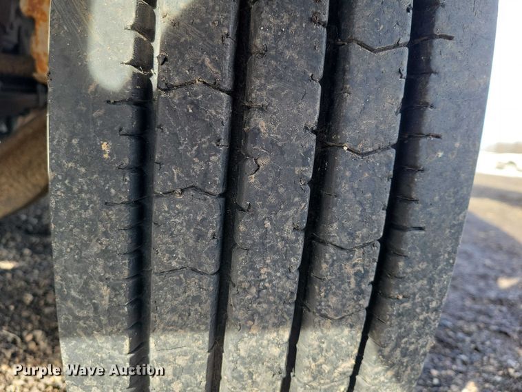 image for item NK9839 1995 International 4700 bucket truck