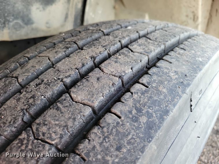 image for item NK9839 1995 International 4700 bucket truck