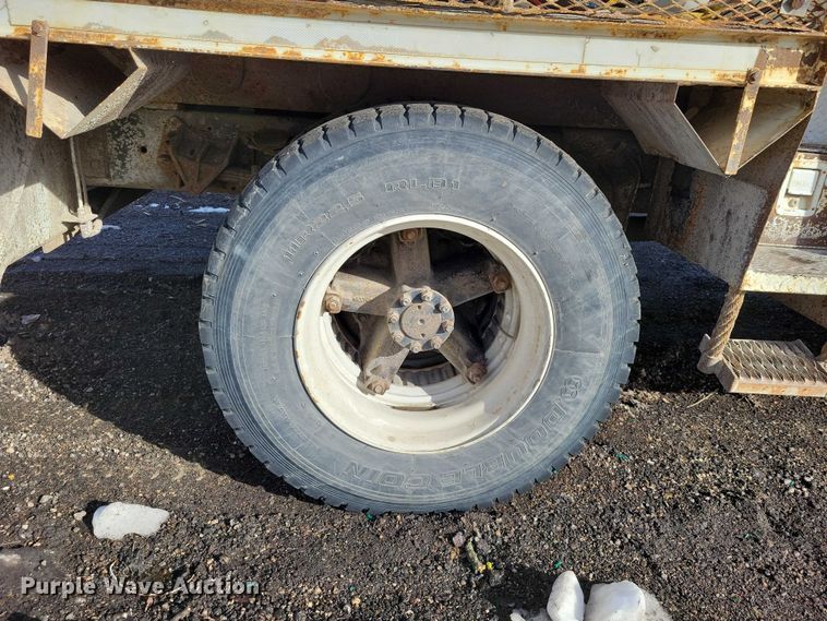 image for item NK9839 1995 International 4700 bucket truck