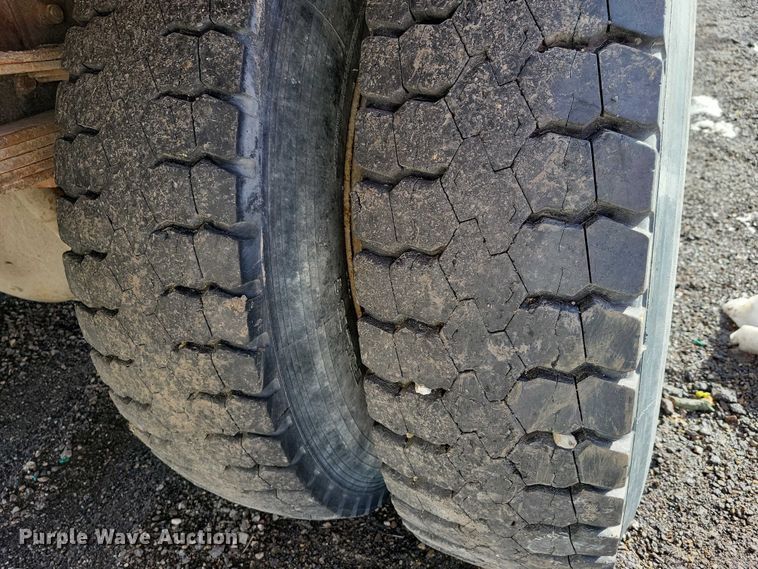 image for item NK9839 1995 International 4700 bucket truck