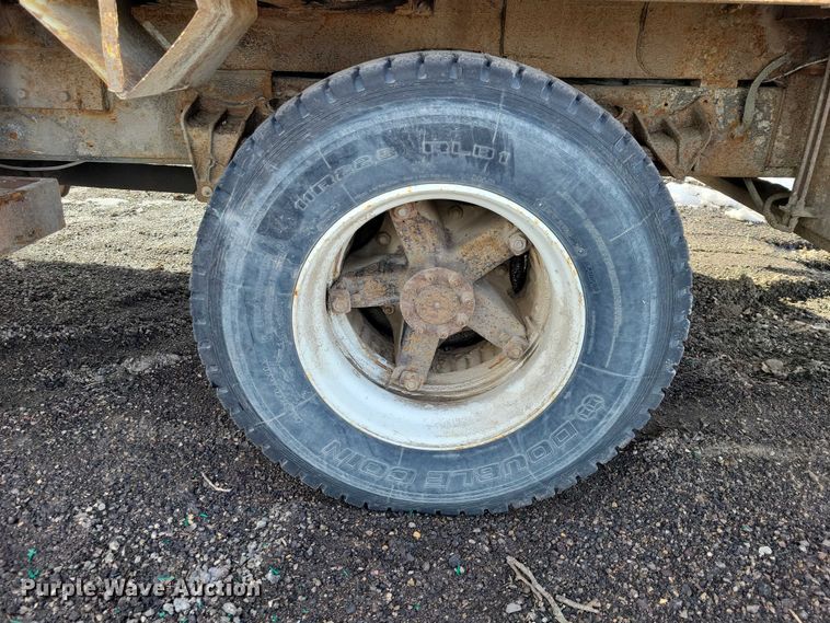 image for item NK9839 1995 International 4700 bucket truck