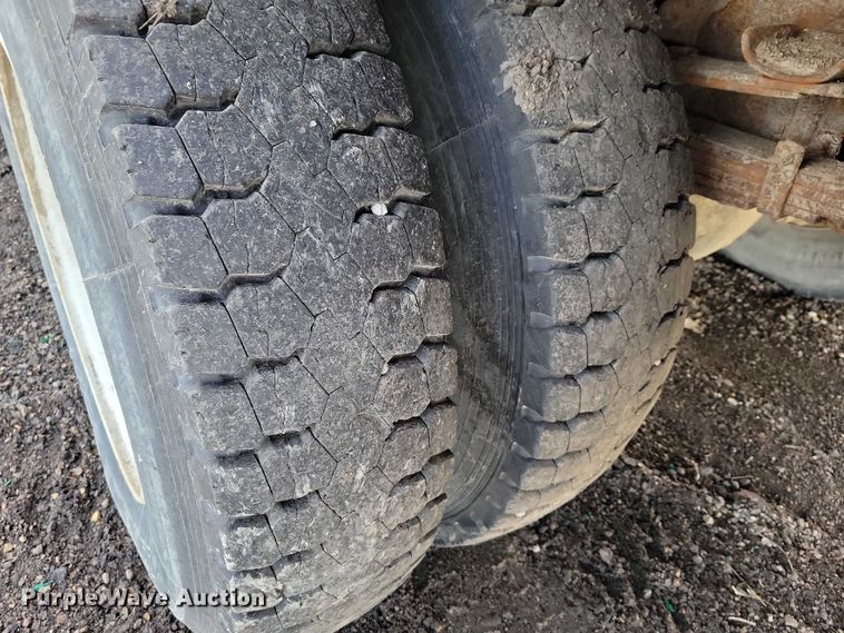 image for item NK9839 1995 International 4700 bucket truck