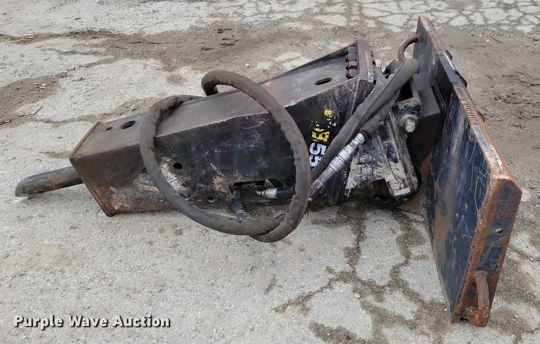 image for item NO9865 Bobcat MB5570 skid steer breaker