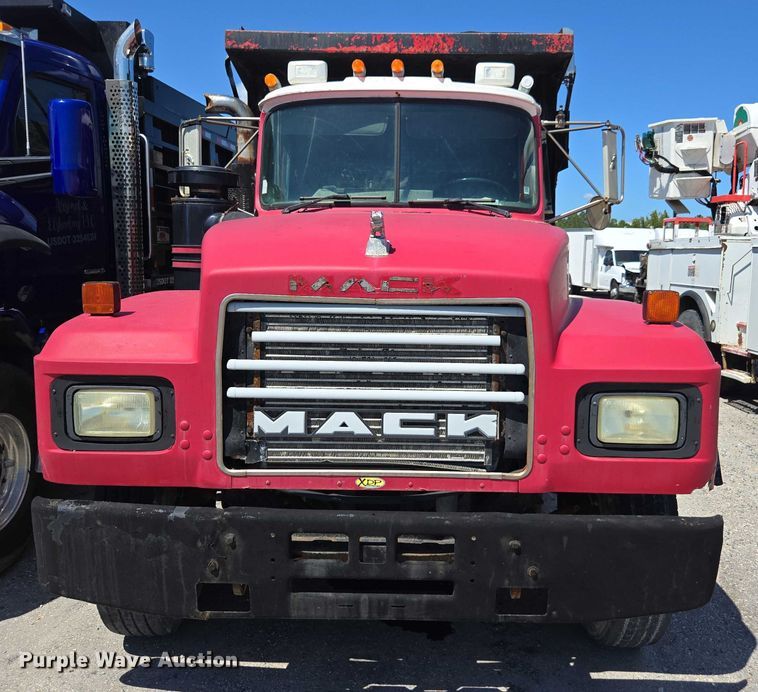 image for item YA1071 2001 Mack RD688 dump truck
