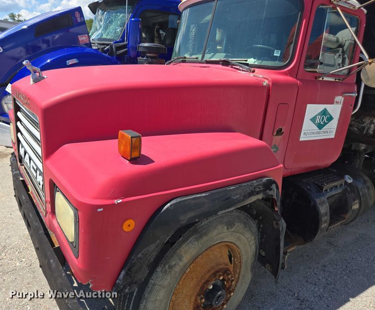image for item YA1071 2001 Mack RD688 dump truck