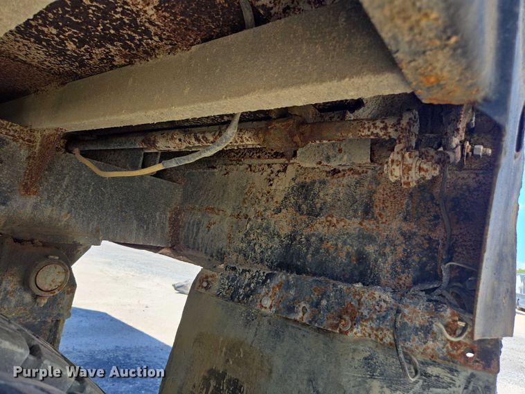 image for item YA1071 2001 Mack RD688 dump truck