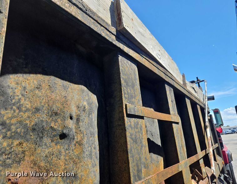 image for item YA1071 2001 Mack RD688 dump truck