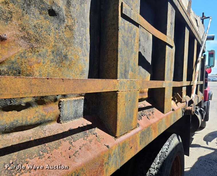 image for item YA1071 2001 Mack RD688 dump truck