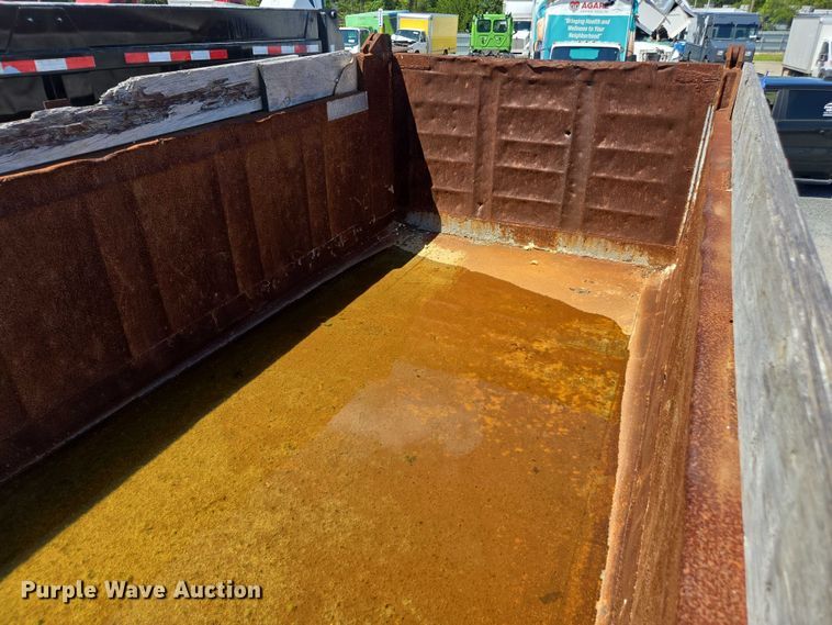 image for item YA1071 2001 Mack RD688 dump truck